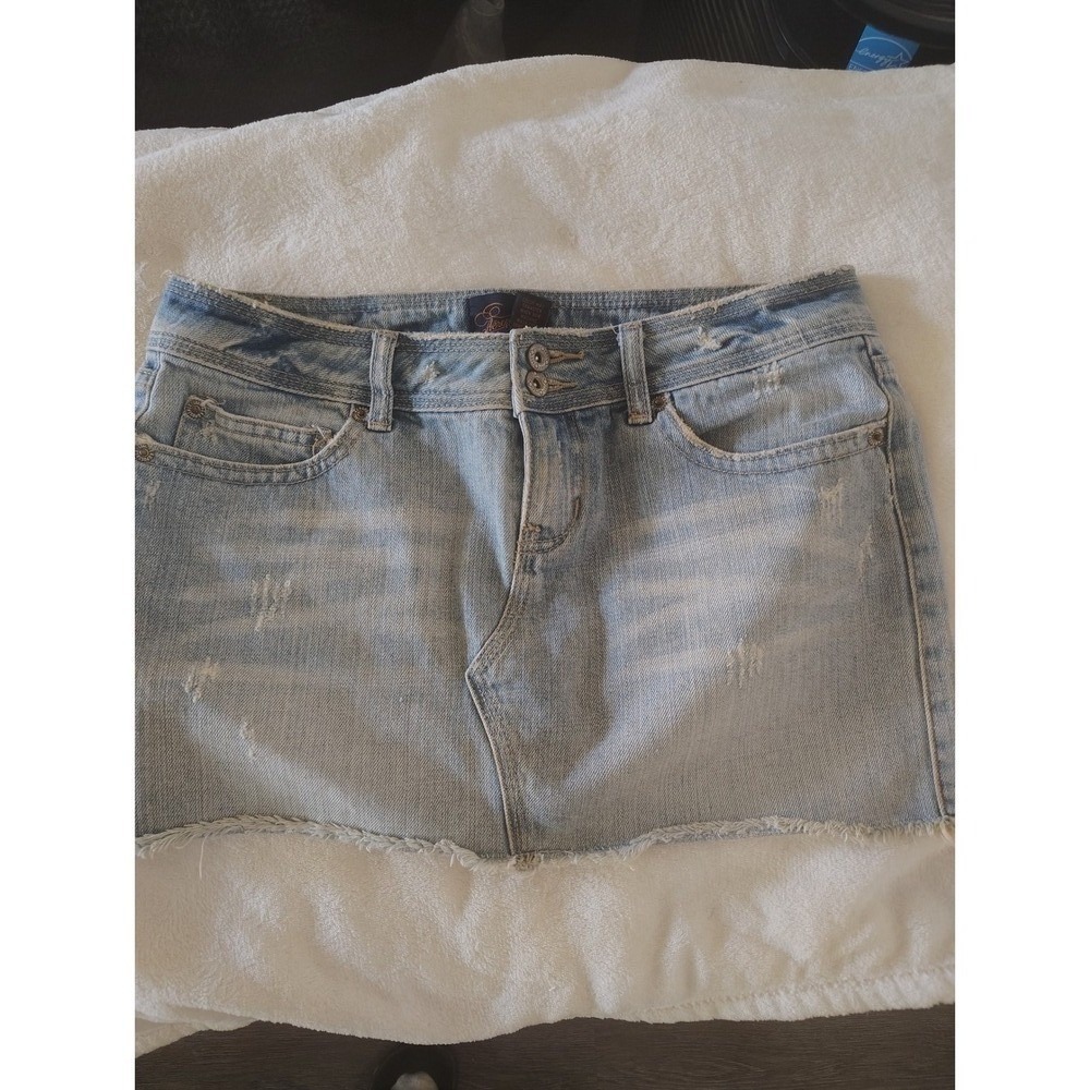 Aeropostale Light Wash Distressed Denim Mini‎ Skirt Raw Hem Womens Size 1/2